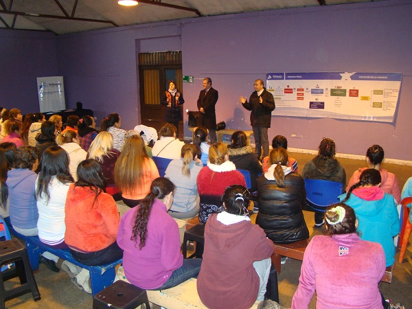 Internas de El Manzano participaron activamente en el diálogo con el Defensor Regional del Biobío.