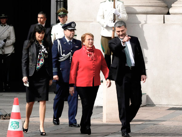 Poco antes de la cuenta, el Defensor Nacional y la ministra de Justicia fueron a buscar a la Presidenta Bachelet a La Moneda.