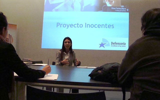 Valeria Vaccaro, coordinadora nacional del Proyecto Inocentes, expuso ante periodistas de Antofagasta.