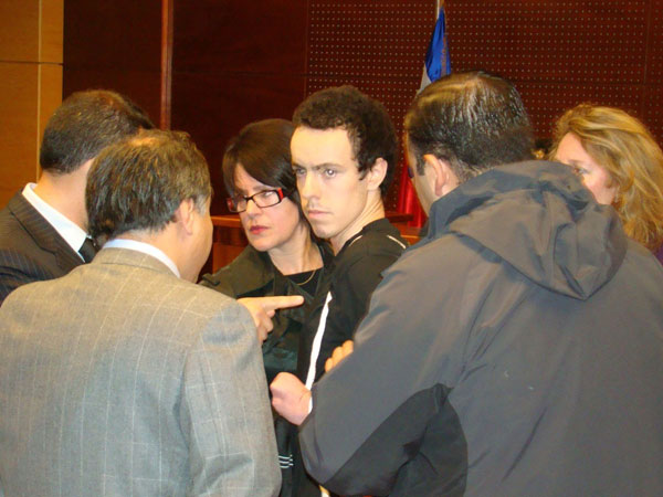 Luciano Pitronello (al centro) deberá permanecer con arresto domiciliario hasta que su sentencia quede ejecutoriada.