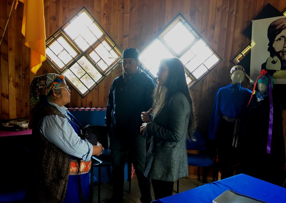 El equipo de defensa penal mapuche realizó una visita previa al lof aledaño a la laguna Pullinke.