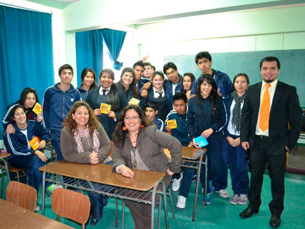 Unos veinte alumnos y alumnas del Liceo de Hombres de Iquique asisiteron a la charla de Victoria Márquez.