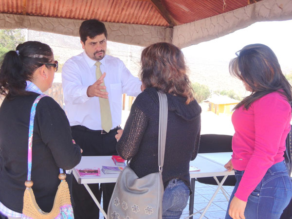 El módulo institucional, encabezado por el Defensor Regional, Alejandro Viada (foto), fue uno de los más visitados en La Higuera.