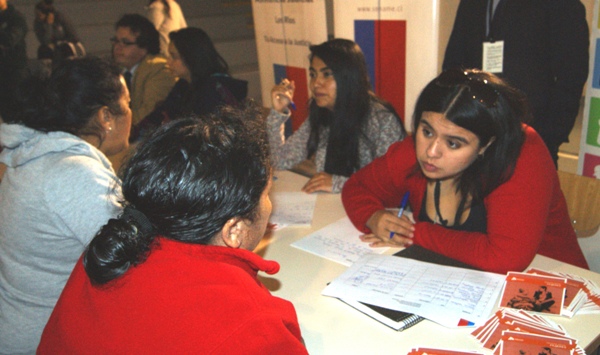 Las consultas fueron atendidas por las defensoras Marcela Tapia y Valeria Arriagada, junto a practicantes de la Defensoría de Los Ríos.