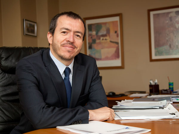 El Defensor Regional de Arica y Parinacota, Claudio Galvez Giordano. 