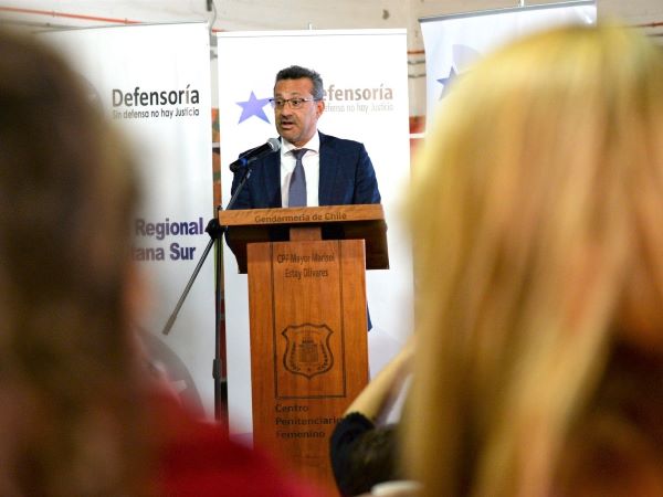 Durante su visita al CPF San Miguel, el Defensor Nacional anunció que en abril comenzará a operar el nuevo 'Modelo de defensa de género'. 