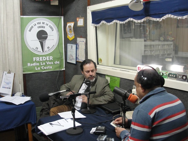 El abogado Germán Echeverría en la radio "La voz de la costa".