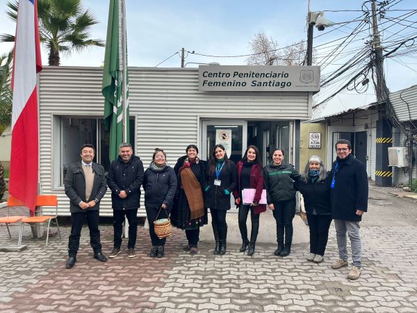 La delegación compartió con las internas y aprovechó de dialogar con ellas