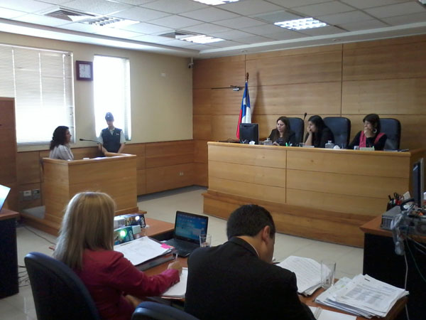 El relato de Karina S.C. no dejó a nadie indiferente en el Tribunal Oral en lo Penal de Puente Alto. Sufrió 18 de violencia reiterada. 