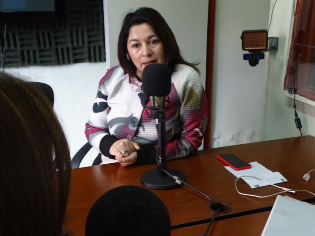 La Defensora Regional de Antofagasta, Loreto Flores, en Radio Madero FM.