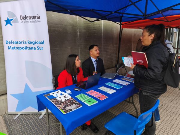 Defensoría Metropolitana Sur participó en plaza de justicia en Terminal Intermodal de La Cisterna