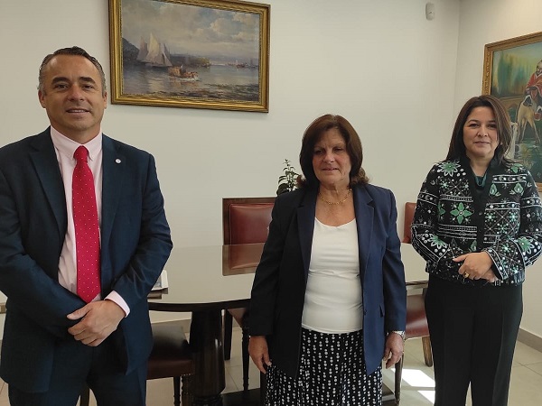 La presidenta de la Corte de Apelaciones de San Miguel recibió a la Defensora Regional Loreto Flores y al jefe de Estudios de la DRMS, Mario Palma.
