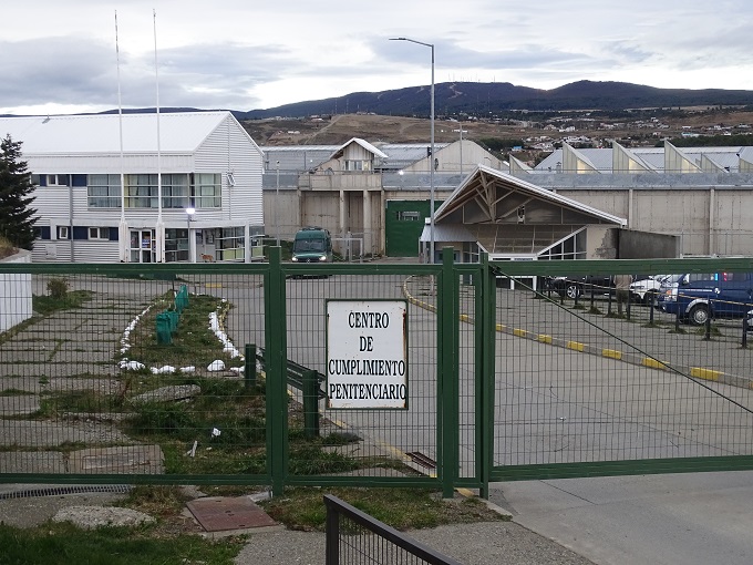 (Foto de archivo) Frontis del complejo penitenciario de Punta Arenas, en la región de Magallanes.