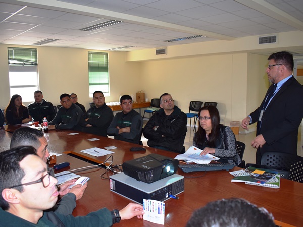 El Defensor Regional (S) de Tarapacá expuso ante los funcionarios de Gendarmería en Alto Hospicio.