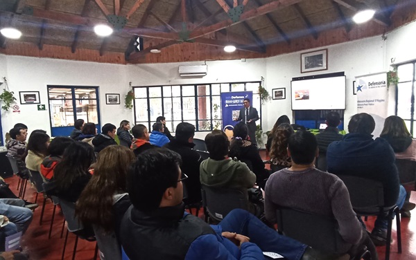 En el salón oval de la Municipalidad de Graneros se dieron cita 35 funcionarias y funcionarios, encabezados por el alcalde, Claudio Segovia.