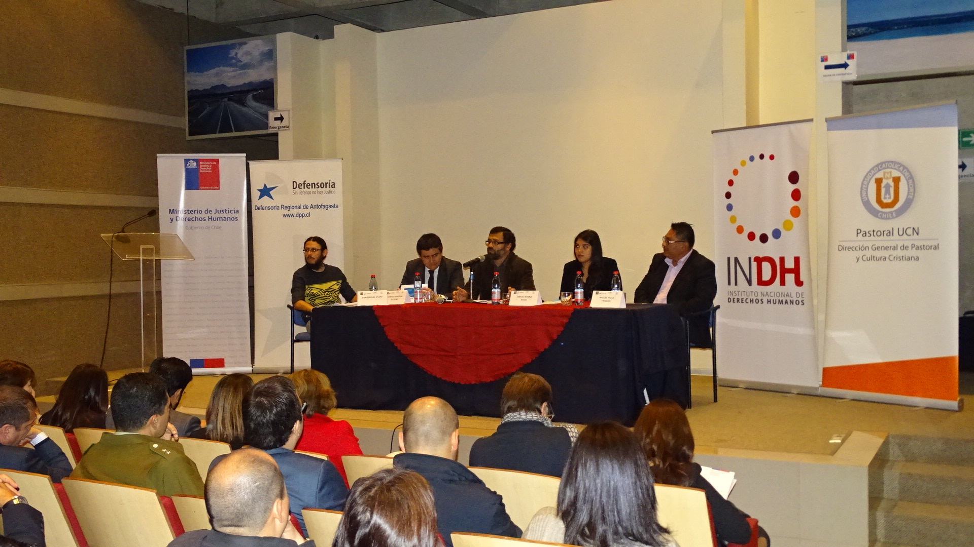 Expertos y representantes de migrantes se reunieron en el seminario realizado en Antofagasta.