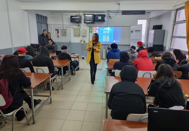 Alumnas y alumnos de Chillán participaron en jornada de difusión sobre responsabilidad penal juvenil