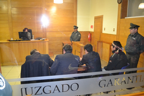 A la audiencia en que se decidió la libertad de Orlando Cayul concurrieron los defensores públicos Marcelo Pizarro, Jaime López y Mario Quezada.