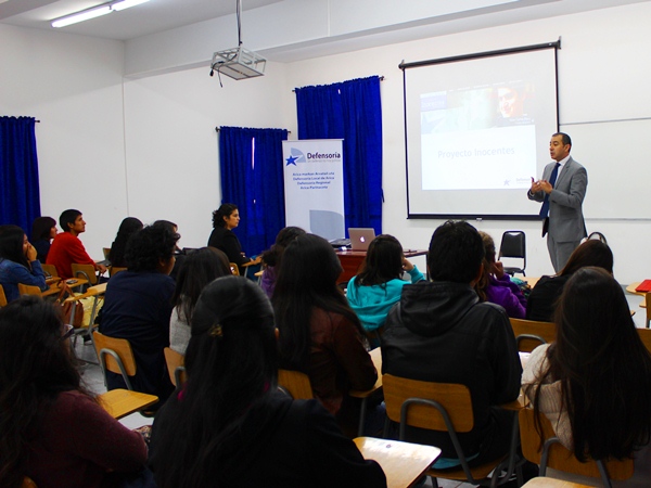 Alumnos de la Universidad de Tarapacá de Arica, conocieron el Proyecto Inocentes de la Defensoría Penal Pública.