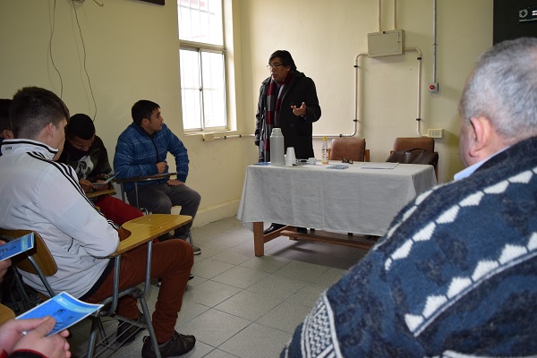 El abogado Jaime Venegas, de la unidad de Estudios de la Defensoría Regional del Maule, expuso sobre los derechos de las personas condenadas