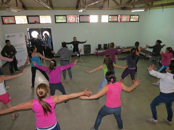 Una muestra del taller de baile entretenido que se realiza en el Centro Penitenciario Femenino de Talca.