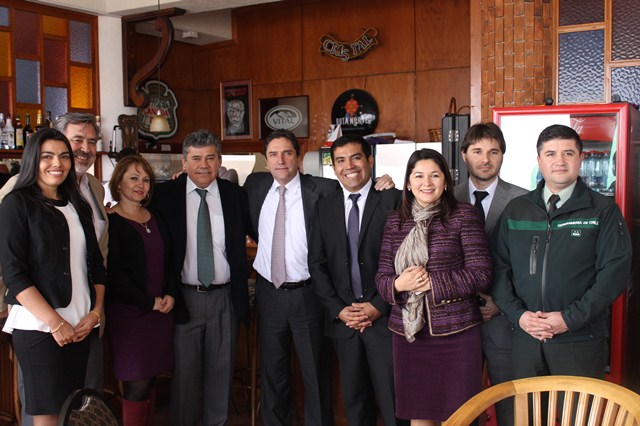 La Defensora Regional de Antofagasta junto al ministro de Justicia y a autoridades regionales y locales.