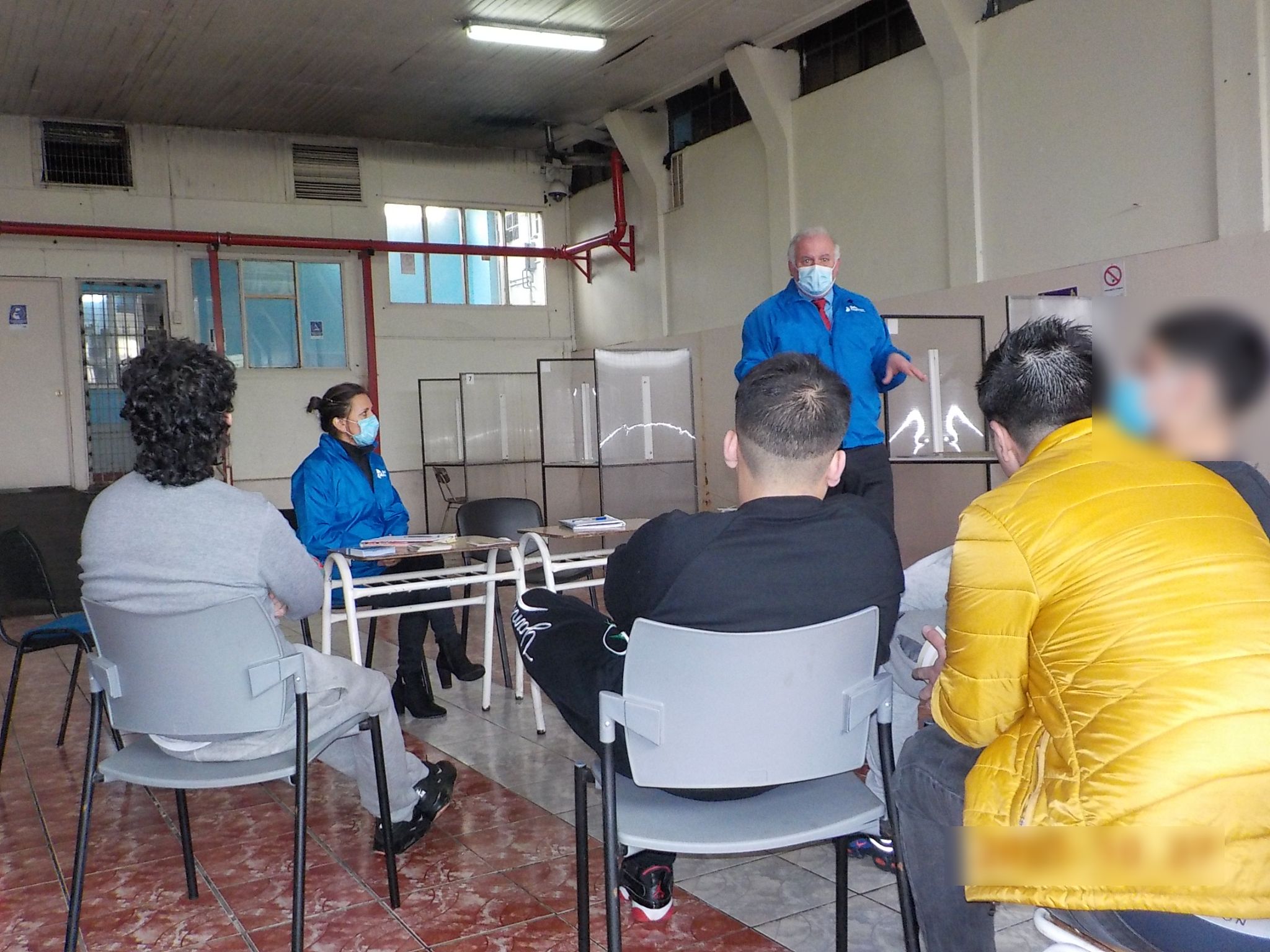 Los imputados de la cárcel de Coyhaique se reunieron con el Defensor Regional y la trabajadora social de la institución en Aysén.