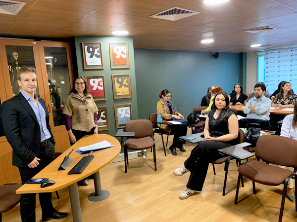 Los expertos argentinos Gustavo Fernández y Silvana Greco durante el desarrollo del curso.