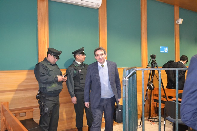 El defensor penal público Jaime López al término de una audiencia.