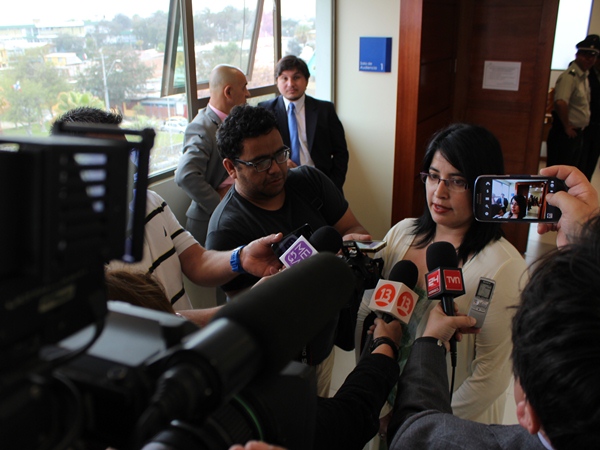 La defensora penal pública Paola Sepúlveda habló con la prensa sobre su defendido, el sargento Nelson Gavilán Santos, jefe de la patrulla de tráfico.
