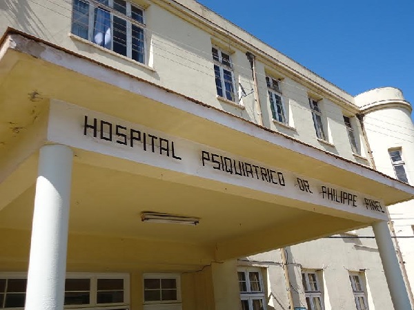 Hasta el hospital psiquiátrico, ubicado en la comuna de Putaendo, llegó el equipo de la DRMS.