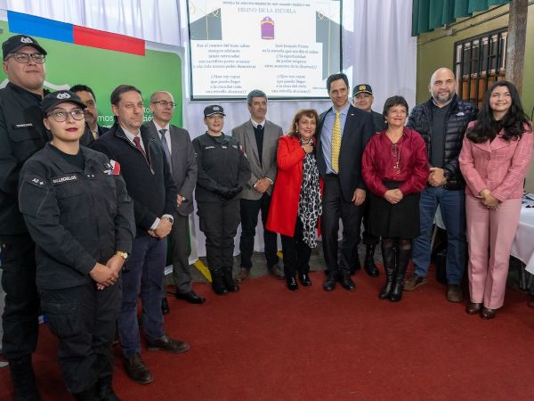 Las autoridades presentes en la actividad con internos de la c&aacute;rcel de Talagante.