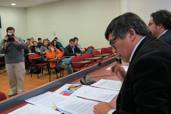 Jaime Venegas, abogado de la Unidad de Estudios de la Defensoría Regional del Maule, expuso en foro realizado en la Universidad Autónoma de Chile.