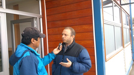 El Defensor Regional en entrevista con Narciso Nahuelquín, para radio Estrella del Mar de Melinka.