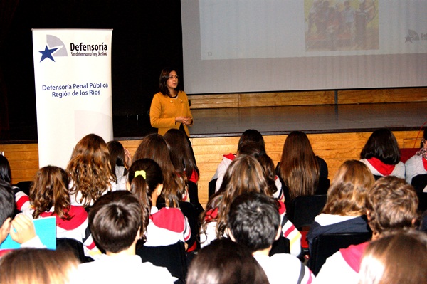 Alrededor de 90 alumnos participaron en la actividad, que se realizó en el auditorio del colegio.