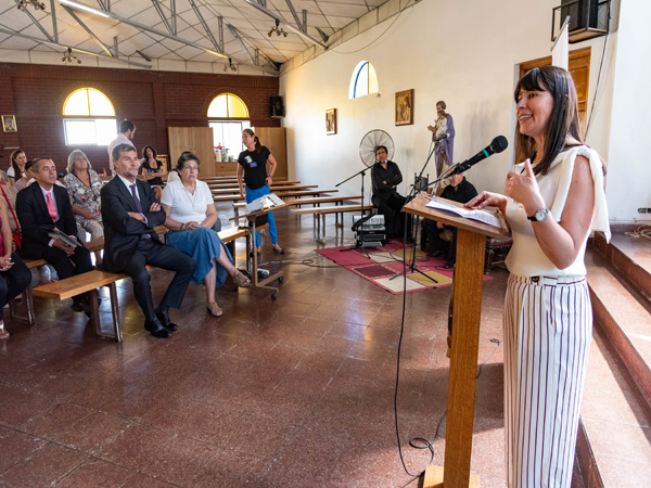 La Defensora Regional Viviana Castel expuso antes las internas del CPF de San Joaquín sobre la labor realizada por la Defensoría.  
