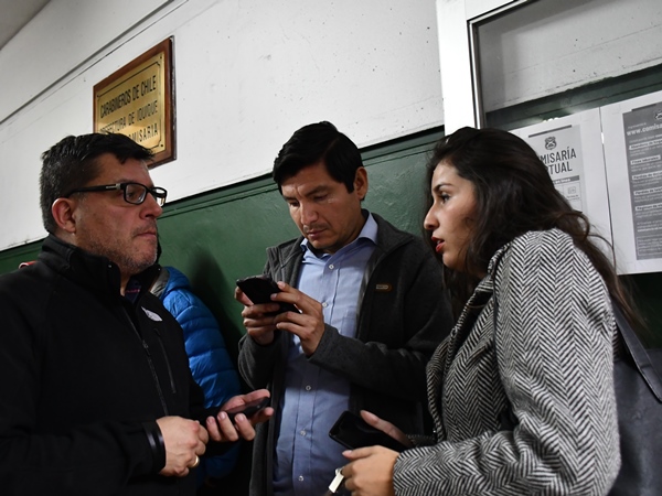 Los defensores penales públicos en la Primera Comisaría de Carabineros de Iquique. 