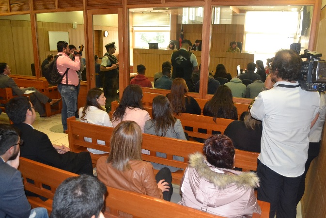 Importante presencia de prensa y público tuvo el inicio del nuevo juicio oral por el atropello fatal de los motoristas de Carabineros.