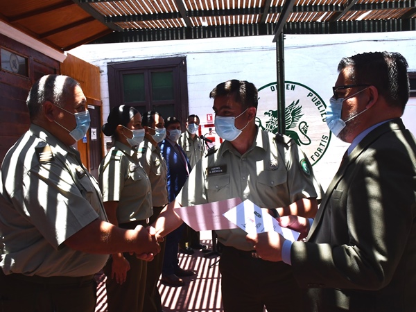 Una escena de la ceremonia de finalización de la academia para Carabineros en Tarapacá.