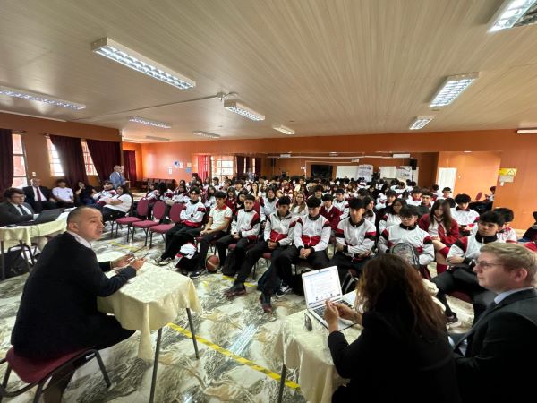 Estudiantes y docentes participaron activamente en la simulación de una audiencia de formalización.