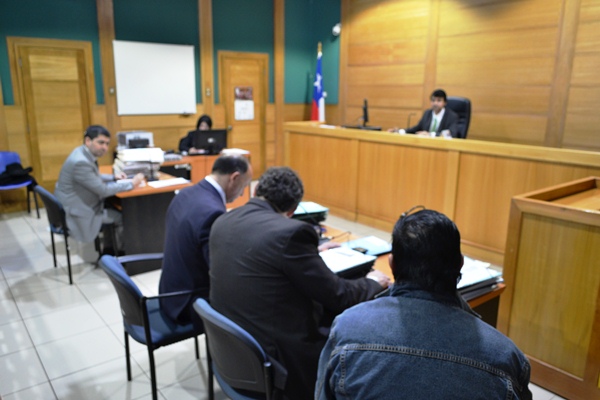 Los defensores penales mapuche Jaime López y Ricardo Cáceres en la primera audiencia de la sala especializada del tribunal de Temuco.
