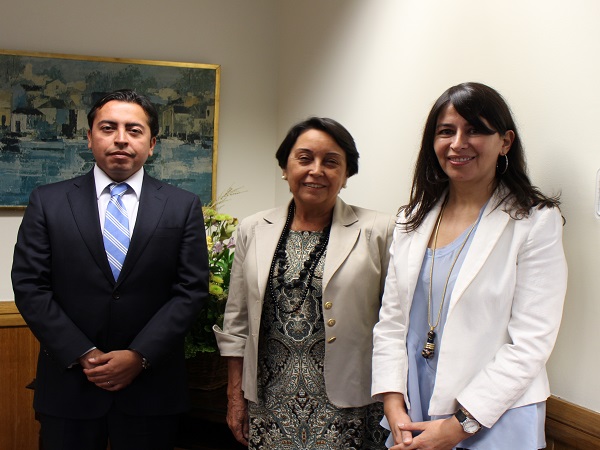 La defensora Viviana Castel y el abogado Eduardo Camus saludaron a la presidenta de la Corte de San Miguel, ministra Ana María Cienfuegos.