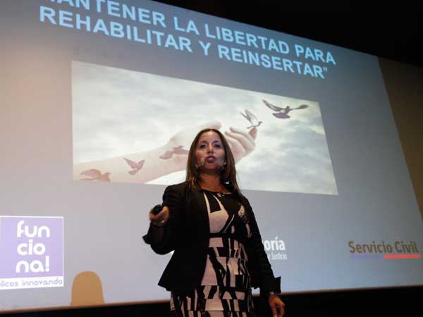 La defensora pública Ximena Silva durante su presentación en el Centro Cultural de La Moneda.