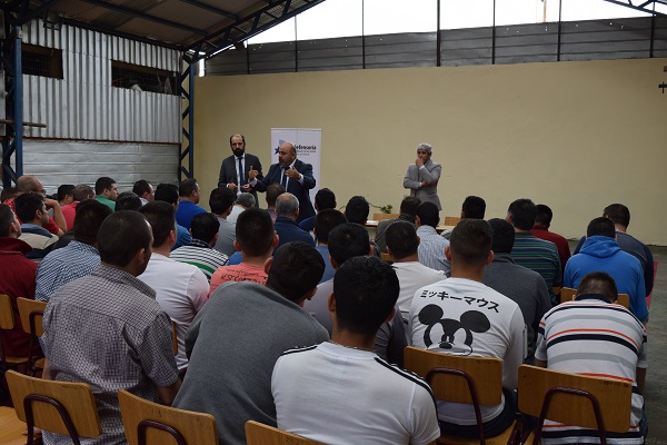 El Defensor Regional del Maule José Luis Craig, presidió el diálogo participativo con imputados privados de libertad en la cárcel de Linares.