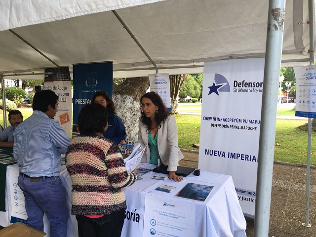 La Defensora Regional de la Araucanía, Bárbara Katz atendió las consultas de los asistentes. 