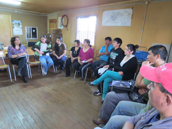La presencia de los facilitadores interculturales de la DPP permitió contestar todas las dudas de los comuneros mapuche en su propio idioma.