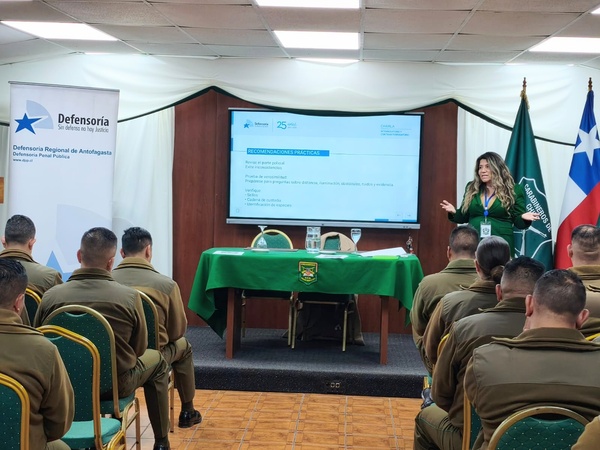 "Interrogatorio y contrainterrogatorio" fue el nombre de la charla dictada por la defensora local jefe de  Antofagasta, Claudia Nievas L&oacute;pez.