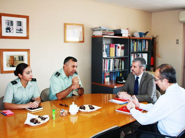 El coronel Álvaro Rivera y el Defensor Regional, Raúl Palma, reafirmaron el compromiso de trabajo conjunto entre ambas instituciones.