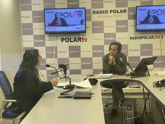 La defensora pública Karina Ulloa en el programa "Buenos días región", de radio "Polar".