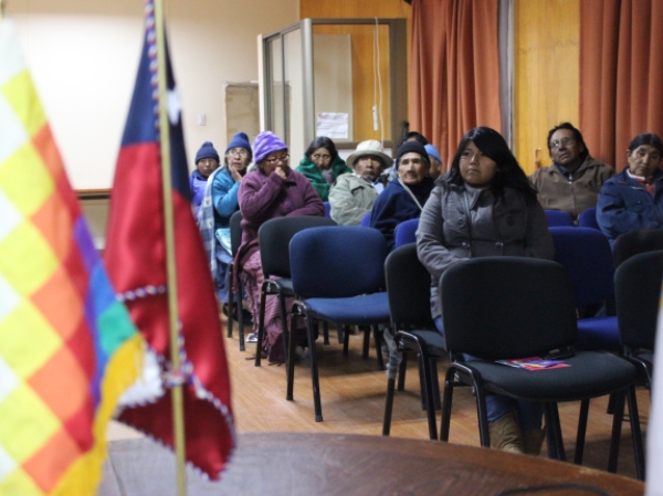 Los asistentes a la segunda charla de defensa especializada indígena realizada en el poblado andino de Putre. 